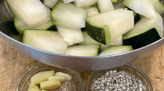Ingredients for Summer Cooling Chinese Soup – winter melon, job’s tears, dried dates and ginger for detoxifying herbal soup recipe 夏日清熱消暑湯材料 – 冬瓜、薏米、蜜棗及薑片養生湯食譜