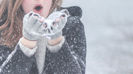 冬天必備 - 手凍傷要如何處理？冬天戶外運動注意！Winter Essential - How to Handle Frostbitten Hands? Winter Outdoor Exercise Precautions!