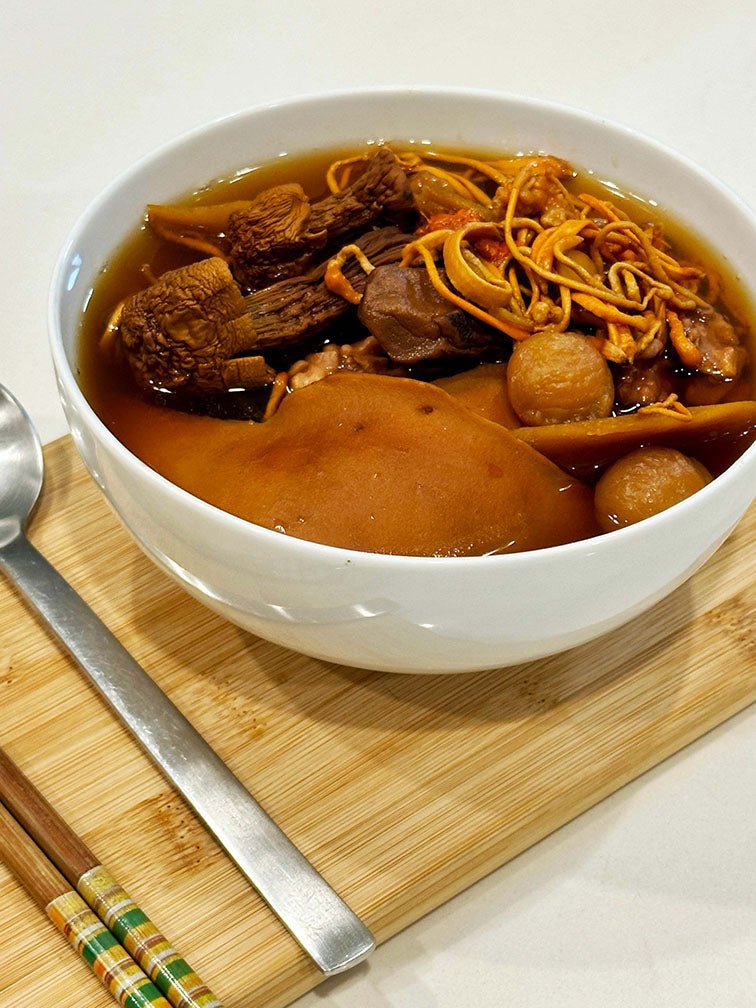 Close-up of prepared Skin Nourish Soup in a bowl - 姬松茸螺片養顏湯 offering skin-nourishing benefits with natural ingredients. 一碗已煮好的姬松茸螺片養顏湯特寫，提供護膚功效，採用天然食材。