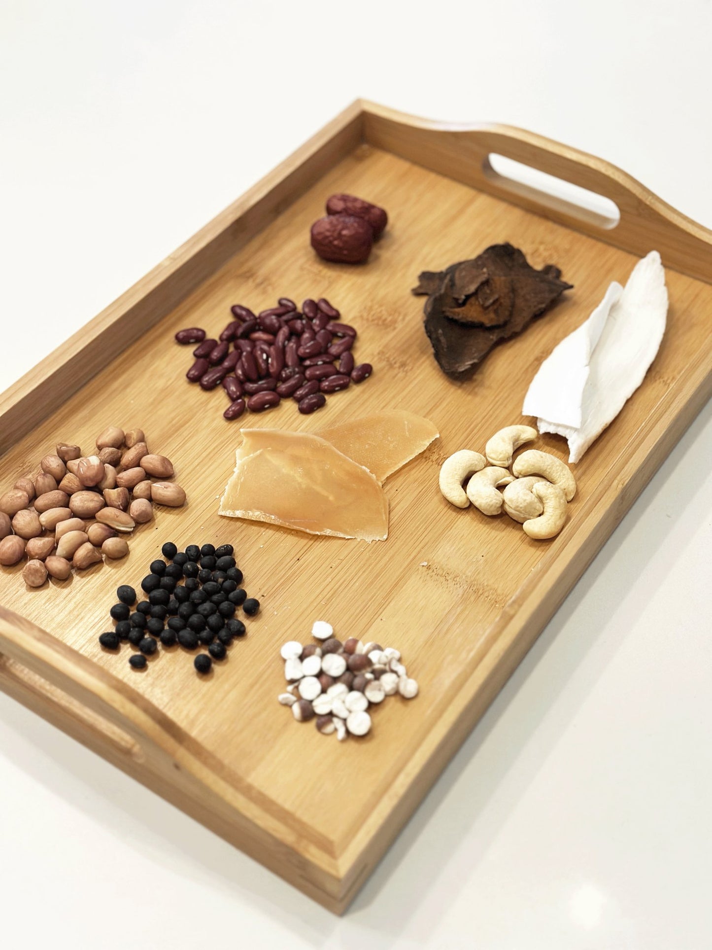 何首烏黑豆養顏湯材料 Ingredients of Fo-Ti Black Beans Soup Packet