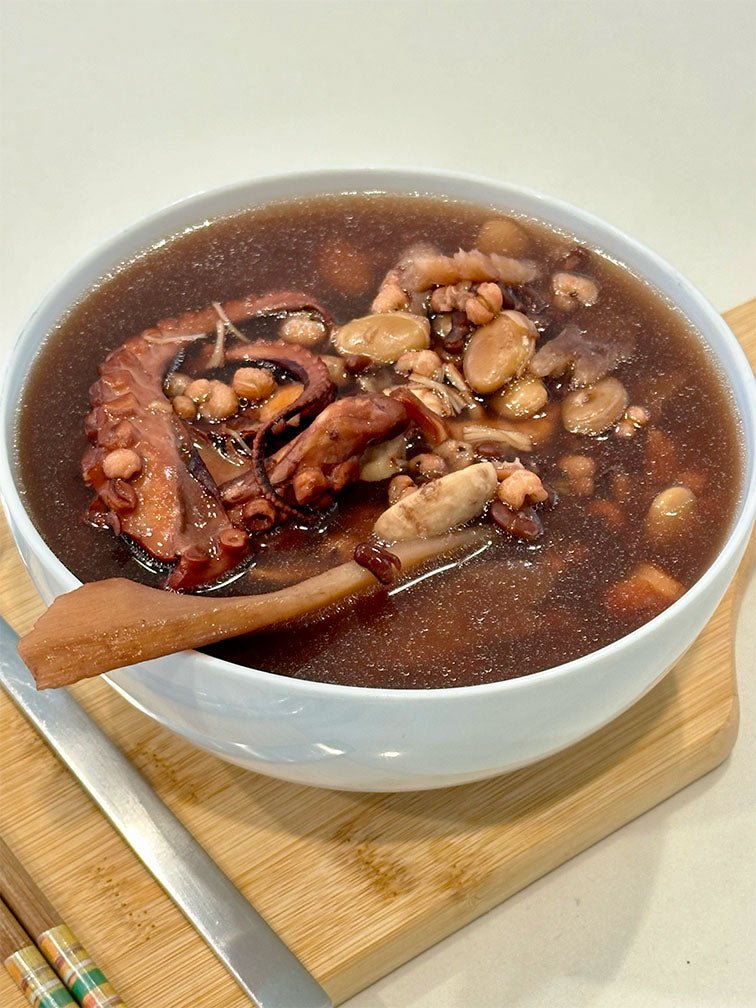 Close-up of prepared Fatigue Fight Soup in a bowl - 章魚赤小豆元貝祛濕湯 offering dampness eliminating benefits with natural ingredients. 一碗已煮好的章魚赤小豆元貝祛濕湯特寫，提供去濕抗疲功效，採用天然食材。