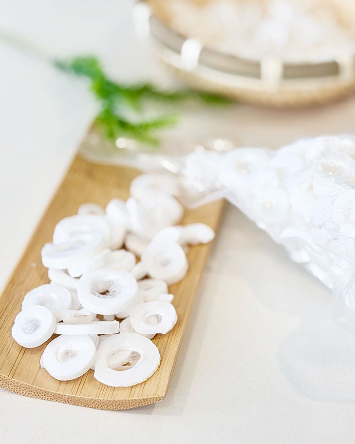 Tong Cao (Rice Paper Plant Pith) dried soup ingredient slices close-up on wooden tray 通草（Rice Paper Plant Pith）乾湯料切片近拍放在木托盤上